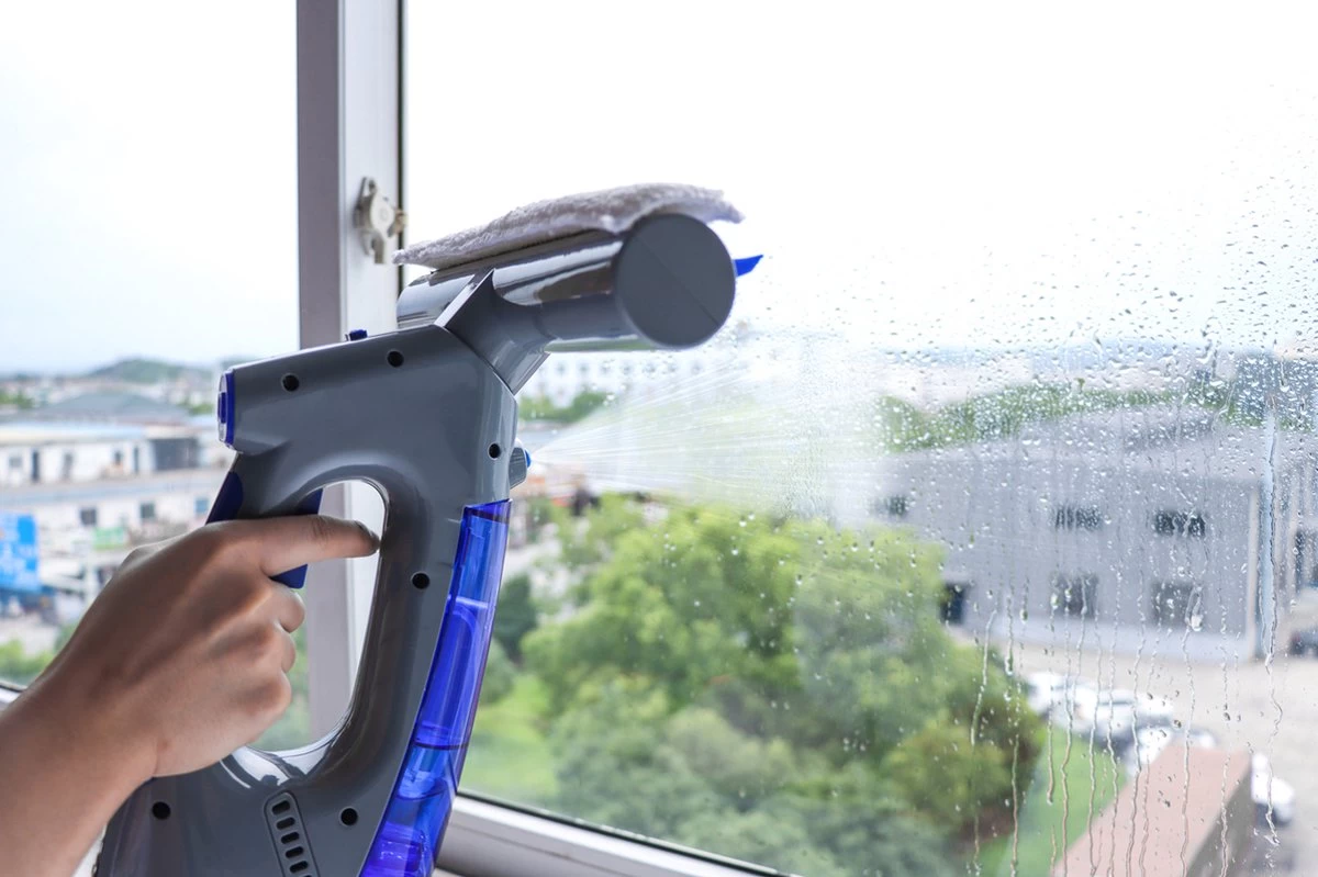 Swiss Pro+ Ruitenreiniger 3 In 1 WV 2 Blue Edition Window Vac - Ca. 120 M² - Waterzuiger - Incl. Smalle Zuigmond - Oplaadbaar - Raamwisser - Streeploos - Clicksystem - 2 Microvezeldoekjes - Met Sprayfunctie - Low Noise - Hepafilter 10 Swiss Pro+ Ruitenreiniger 3 In 1 WV 2 Blue Edition Window Vac - Ca. 120 M² - Waterzuiger - Incl. Smalle Zuigmond - Oplaadbaar - Raamwisser - Streeploos - Clicksystem - 2 Microvezeldoekjes - Met Sprayfunctie - Low Noise - Hepafilter - Afbeelding 8