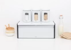 Brabantia Broodtrommel - Met Klepdeksel - White -Huishoudproducten Verkoop 1200x858 3