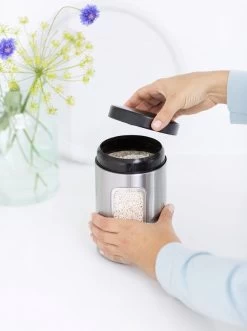 Brabantia Voorraadbus - 1,4 L - Matt Steel Fingerprint Proof / Matt Black Deksel - Met Venster -Huishoudproducten Verkoop 895x1200 6